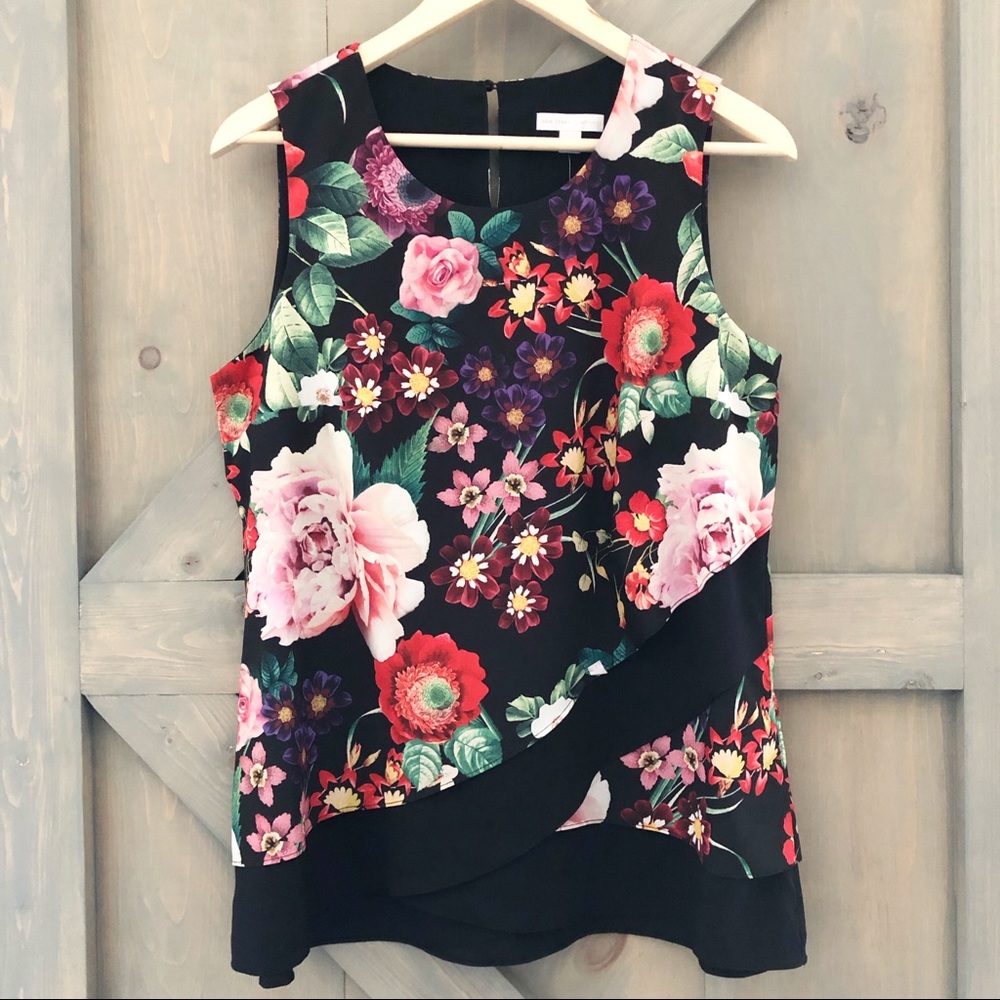 New York & Company Sleeveless Floral Blouse Size M